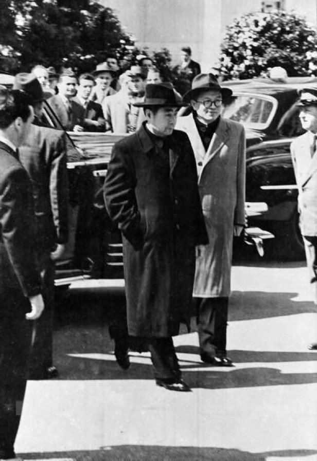 Thủ tướng Trung Quốc Chu Ân Lai đến Trụ sở Liên hiệp quốc tại Geneva (Thụy Sỹ) tham dự Hội nghị Genève về Đông Dương, khai mạc ngày 8/5/1954. (Ảnh: Tư liệu TTXVN)