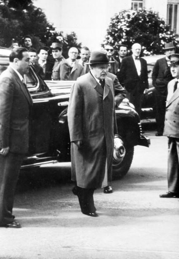 Bộ trưởng Ngoại giao Liên Xô Vyacheslav Molotov đến Trụ sở Liên hiệp quốc ở Genève (Thụy Sỹ) để tham dự Hội nghị Genève về Đông Dương, khai mạc ngày 8/5/1954. (Ảnh: Tư liệu TTXVN)