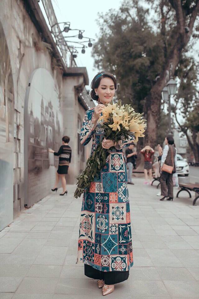 Những trang phục áo dài trong bộ sưu tập lần này được Miller Hà Lê chọn lựa rất kỹ, với form dáng truyền thống, thể hiện được nét đẹp văn hóa truyền thống của người phụ nữ Việt. 