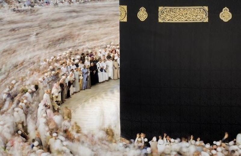 Đoàn người tại Kaaba, nơi linh thiêng nhất của Hồi giáo.