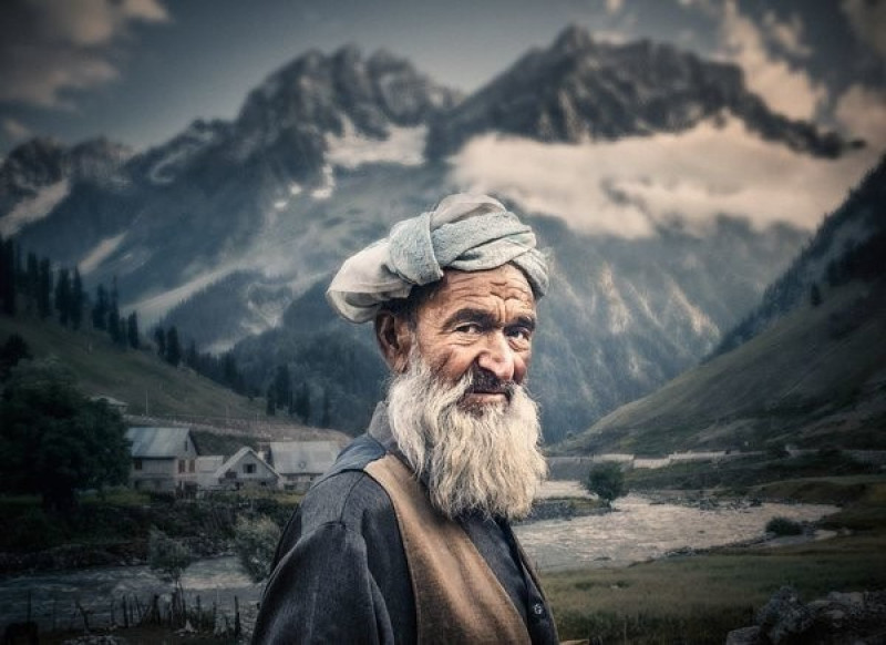 Dân du mục vùng Sonamarg (Kashmir) phía trước đỉnh núi Hymalaya.