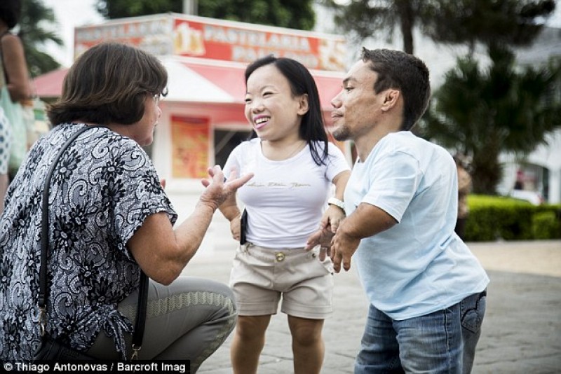 Hiện nay, cả hai đều có công việc ổn định, Paulo đang làm thư ký pháp lý còn Katyucia là bà chủ của một salon làm đẹp được thiết kế đặc biệt để phù hợp với chiều cao của cô. Với chiều cao đặc biệt của mình, cặp đôi này hy vọng mình được lọt vào danh sách kỷ lục Guinness Thế giới. 