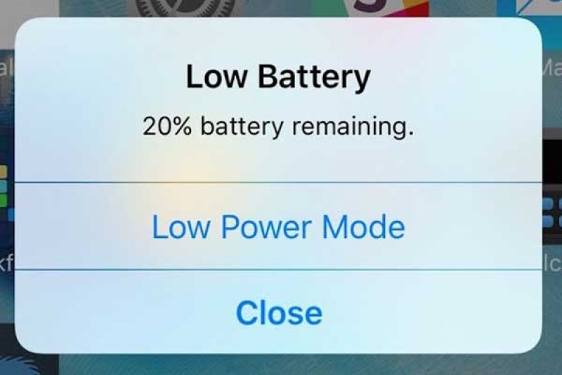 Hãy sử dụng chế độ Low Power Mode khi pin yếu. Đây là một chế độ tiết kiệm pin cực kỳ hữu ích trên iPhone vì vậy bạn nên đặt nó bất cứ khi nào bạn muốn kéo dài thời gian sử dụng pin của mình.