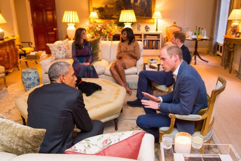 Đây là lần đầu tiên gia đình hoàng gia trẻ tuổi này tiếp đón riêng người lãnh đạo nước Mỹ tại tư dinh. Đây cũng là sự kiện đáng chú ý nhất được tổ chức tại cung điện Kensington từ trước đến nay. Buổi dạ tiệc đã kết thúc lịch làm việc bận rộn với liên tiếp những cuộc gặp gỡ, hội đàm cấp cao của Tổng thống Obama và Đệ nhất phu nhân Michelle trong chuyến thăm và làm việc tại Anh từ 20 đến 23/4.