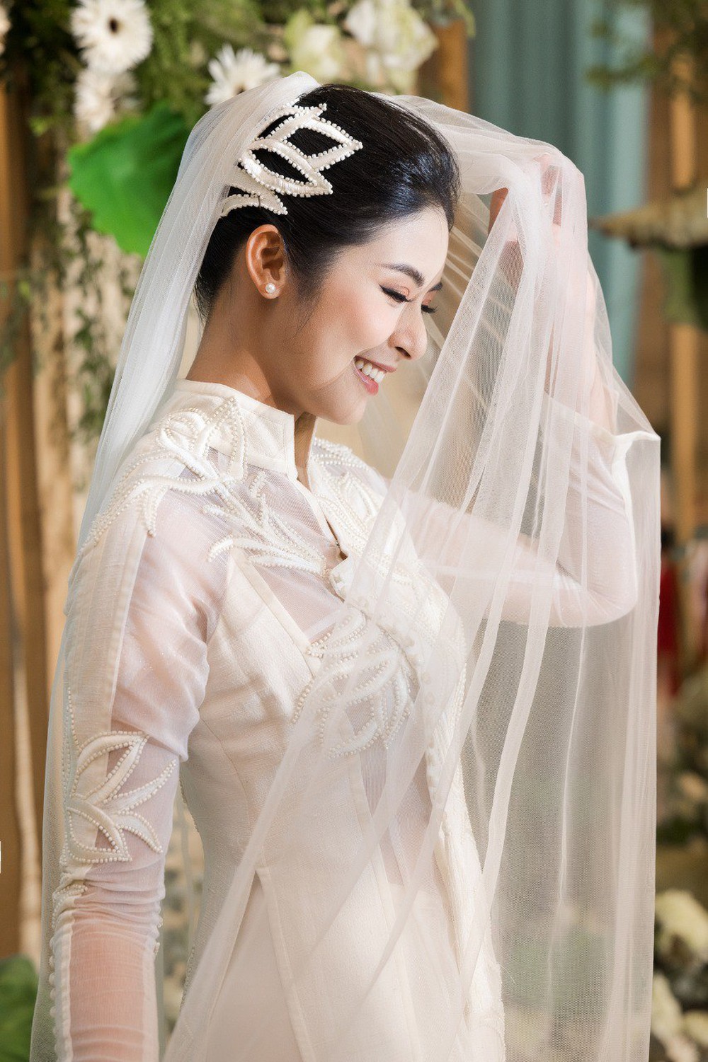 Những khoảnh khắc đẹp trong đám cưới Hoa hậu Ngọc Hân  - Ảnh 3.