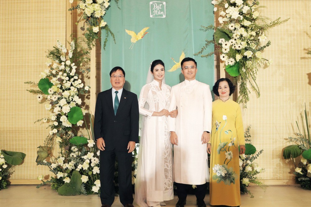 Những khoảnh khắc đẹp trong đám cưới Hoa hậu Ngọc Hân  - Ảnh 4.