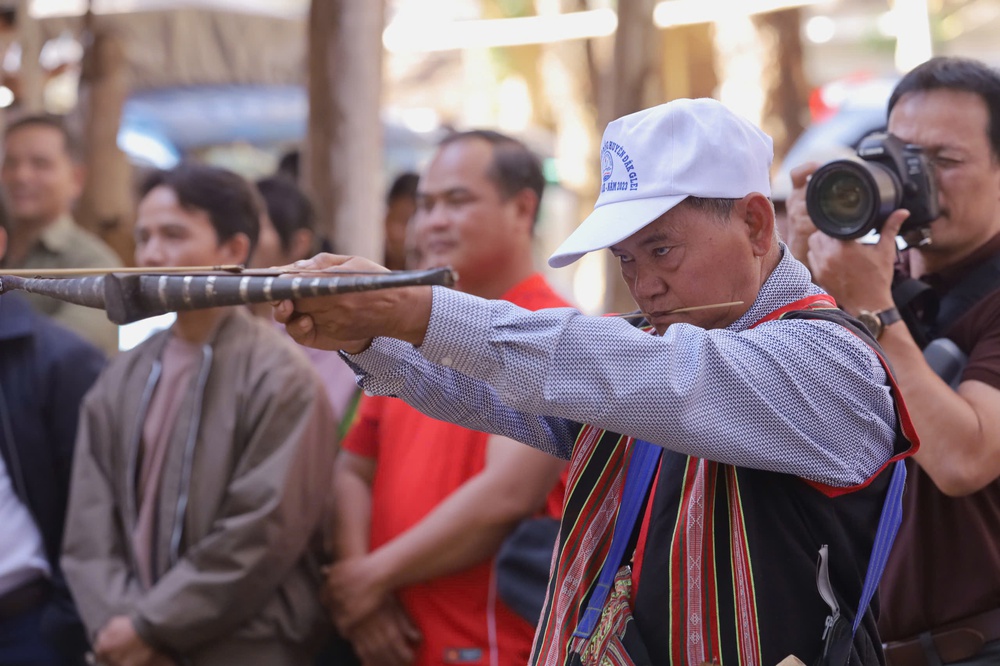 Tiếp nối mạch nguồn, phát huy giá trị văn hóa đồng bào Giẻ Triêng qua Lễ Mừng lúa mới- Ảnh 16. Tiếp nối mạch nguồn, phát huy giá trị văn hóa đồng bào Giẻ Triêng qua Lễ Mừng lúa mới- Ảnh 16.