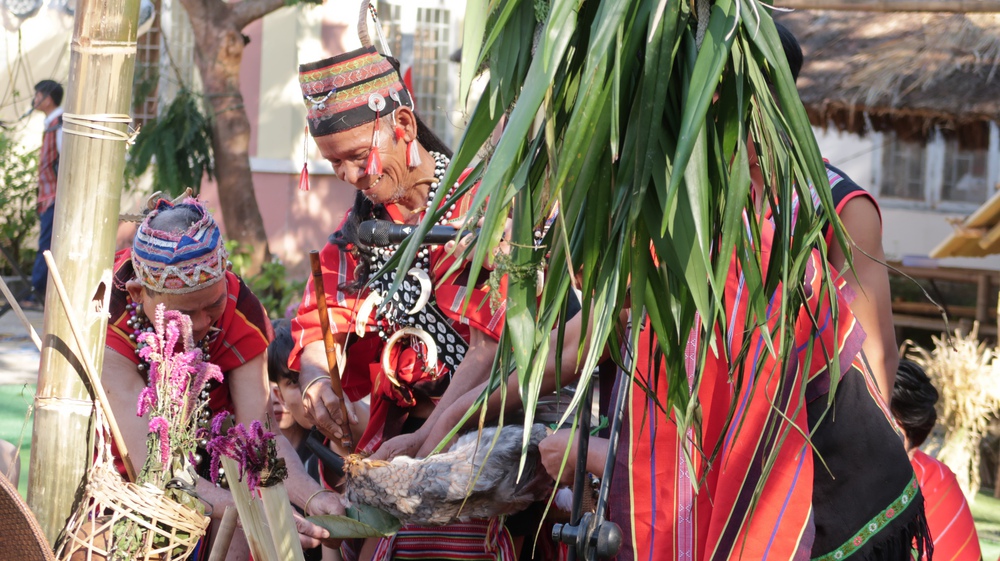 Tiếp nối mạch nguồn, phát huy giá trị văn hóa đồng bào Giẻ Triêng qua Lễ Mừng lúa mới- Ảnh 6. Tiếp nối mạch nguồn, phát huy giá trị văn hóa đồng bào Giẻ Triêng qua Lễ Mừng lúa mới- Ảnh 6.