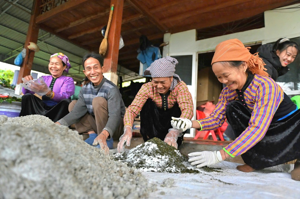 Phụ nữ miền núi trên "cao tốc số": Cuộc cách mạng từ những ngón tay thô ráp- Ảnh 5.