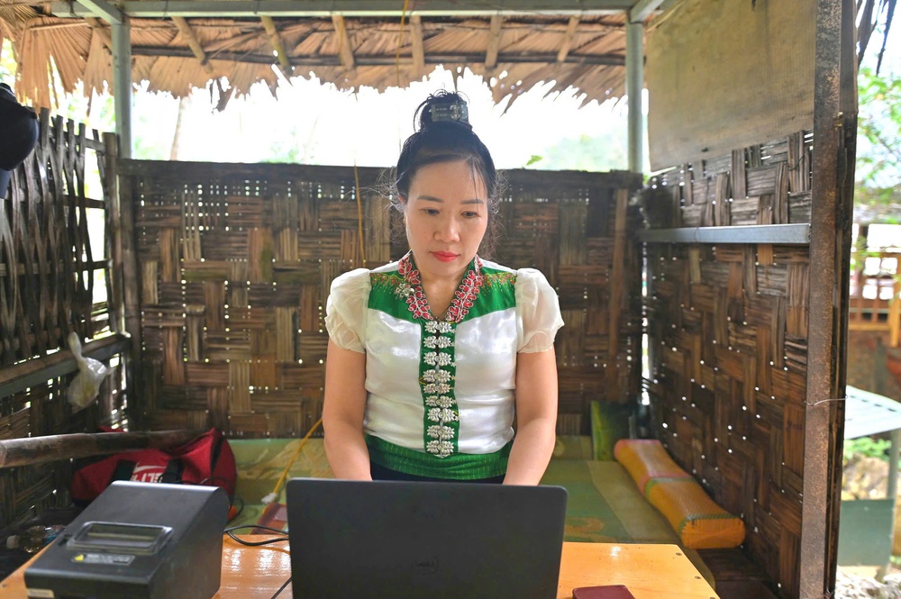 Phụ nữ miền núi trên "cao tốc số": Cuộc cách mạng từ những ngón tay thô ráp- Ảnh 12.