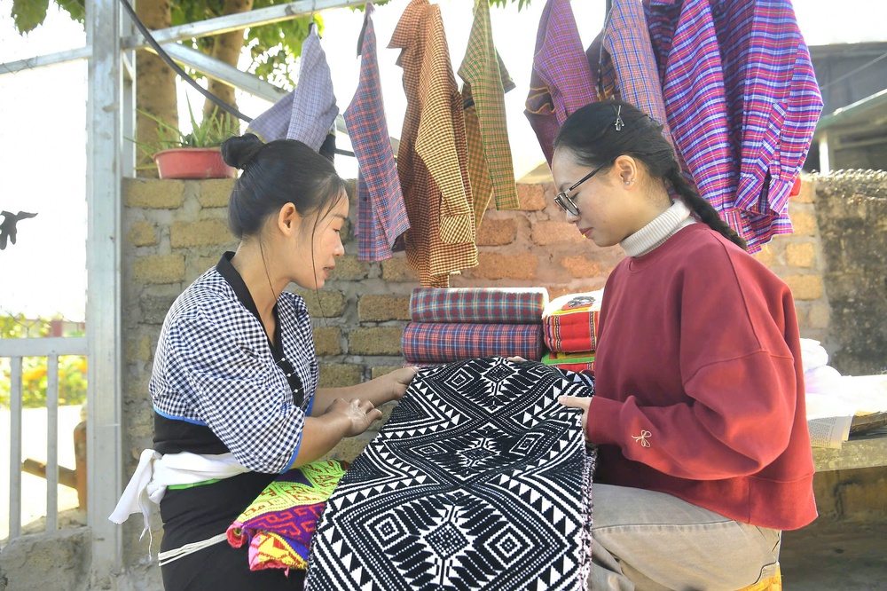 Phụ nữ miền núi trên "cao tốc số": Những ngọn núi không còn là khoảng cách- Ảnh 8.