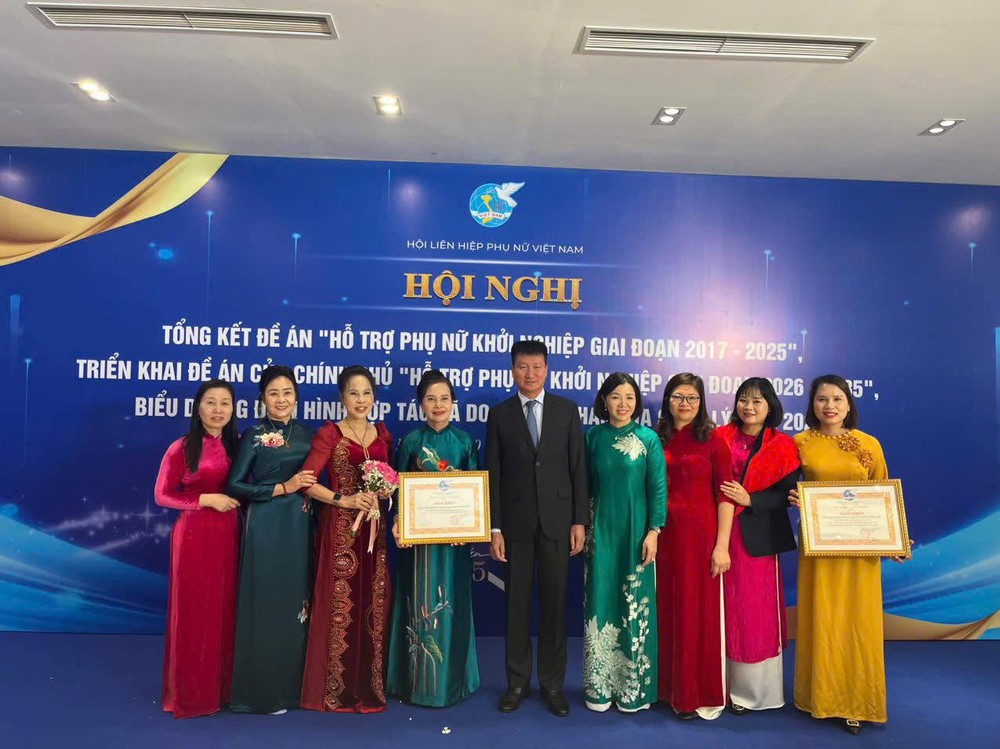 Phụ nữ Ninh Bình gieo khát vọng trên đồng đất quê hương - Ảnh 7.