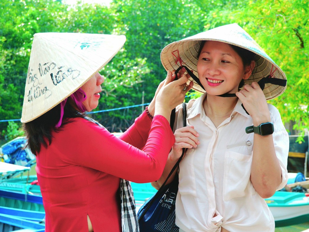 Nữ thủ lĩnh hồi sinh nghề muối truyền thống bằng du lịch cộng đồng- Ảnh 5.