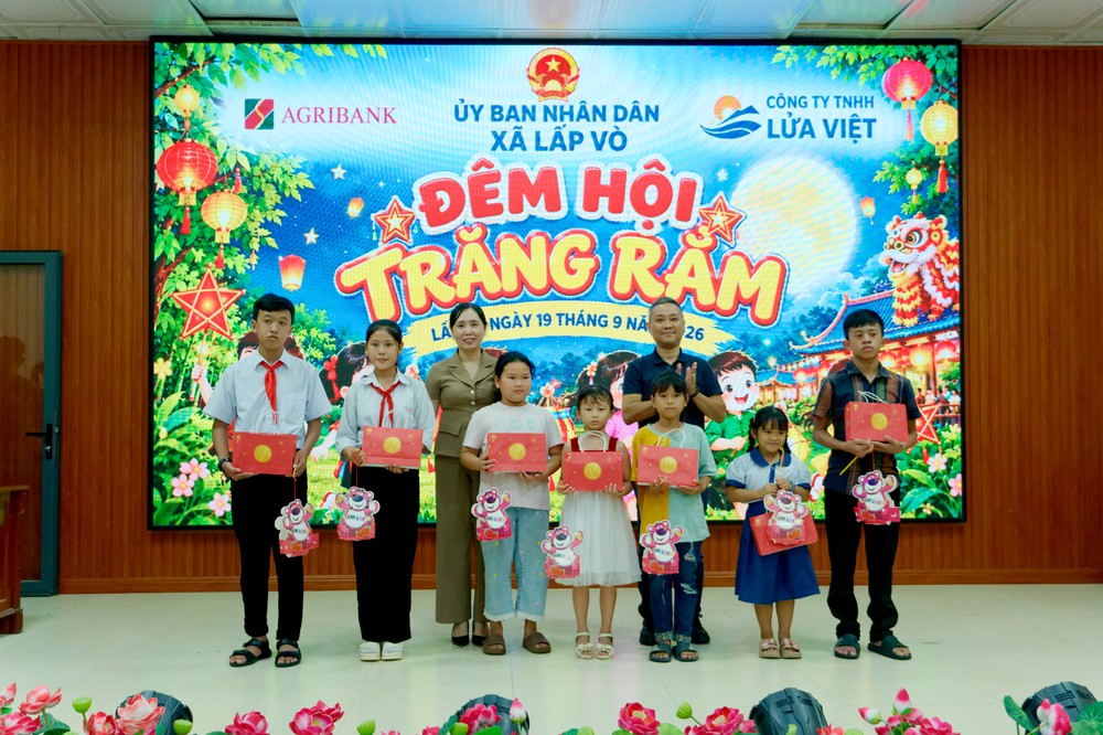 Từ đêm hội Trung thu đến toa thuốc nghĩa tình- Ảnh 2.