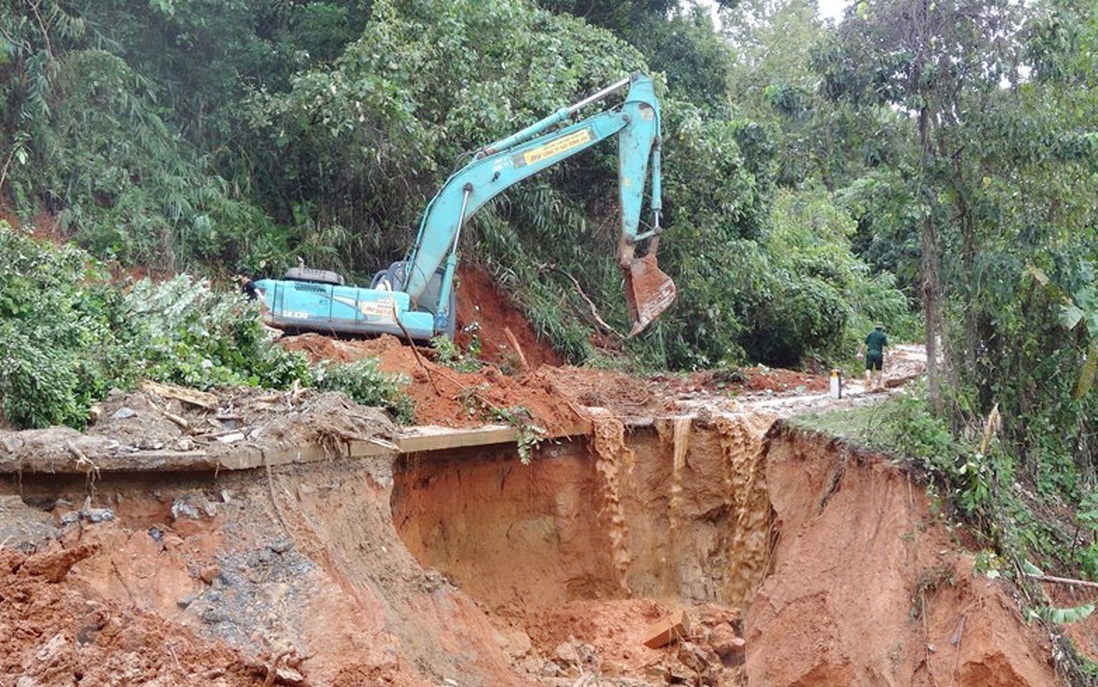 Thủ tướng chỉ đạo tập trung cứu nạn, khắc phục hậu quả sạt lở đất tại Thừa Thiên-Huế và Quảng Trị