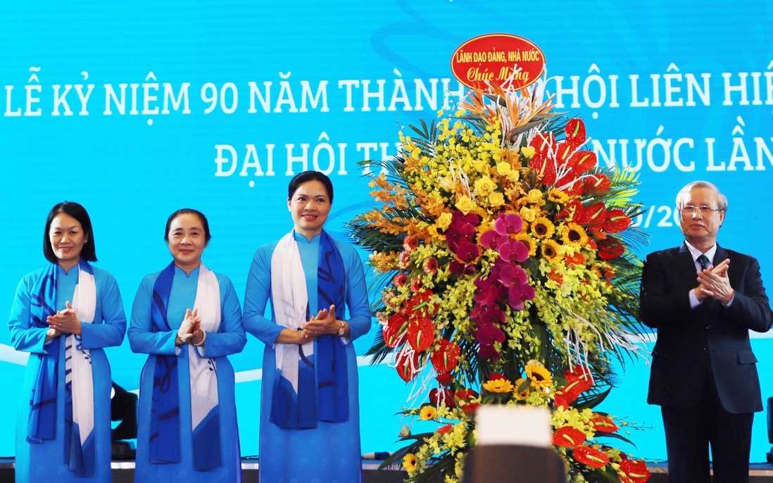 Kỷ niệm 90 năm thành lập, Hội LHPN Việt Nam đón nhận Huân chương Lao động hạng Nhất