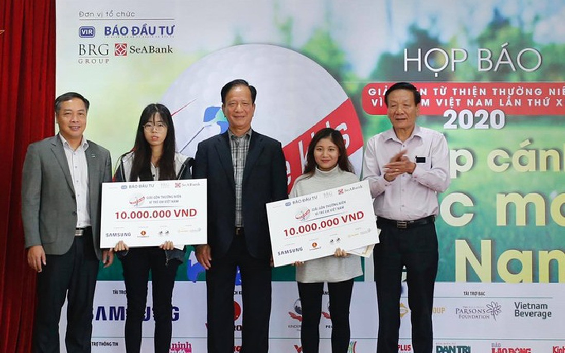 Giải golf từ thiện "Vì trẻ em Việt Nam" trao học bổng toàn phần cho 2 nữ sinh 