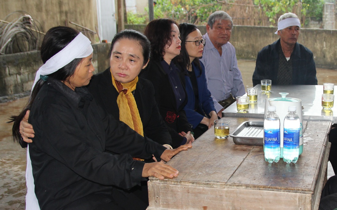 Lãnh đạo Hội LHPN Việt Nam thăm hỏi thân nhân liệt sĩ ở Hà Tĩnh hy sinh khi tham gia cứu nạn