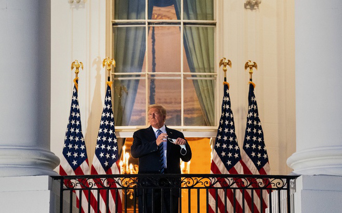 Tổng thống Donald Trump làm việc ở tầng hầm của Nhà Trắng