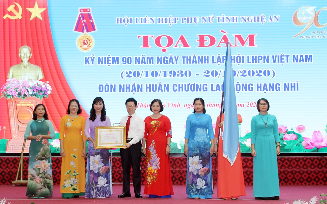 Nghệ An: Kỷ niệm 90 năm thành lập Hội LHPN Việt Nam, đón nhận Huân chương Lao động hạng Nhì