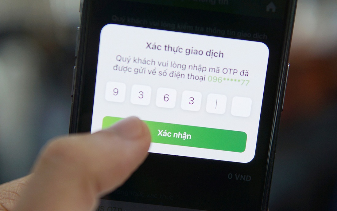 Từ vụ tài khoản Vietcombank "bốc hơi" 406 triệu: "Bắt lỗi" cách xác thực mã OTP qua SMS 
