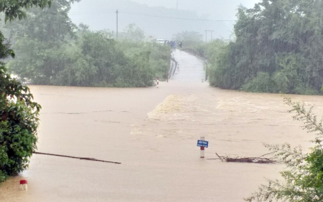 Nhiều nơi bị chia cắt, cô lập do mưa lớn ở tỉnh Quảng Bình