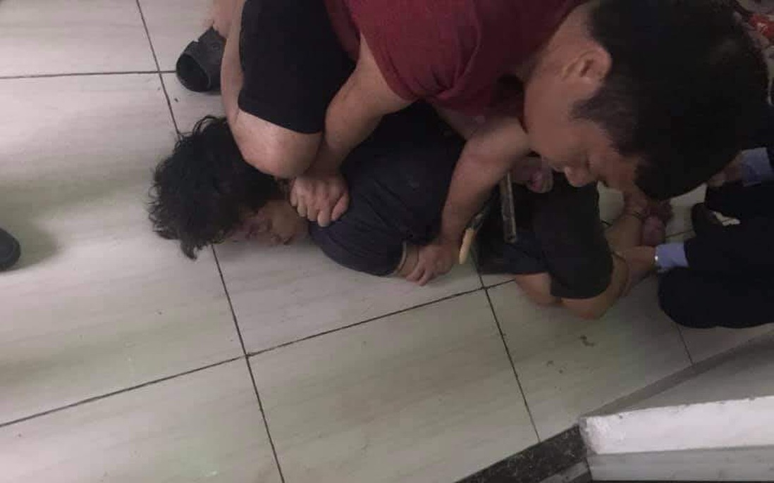 Hà Nội: Con trai nghi "ngáo đá" dùng dao sát hại mẹ đẻ