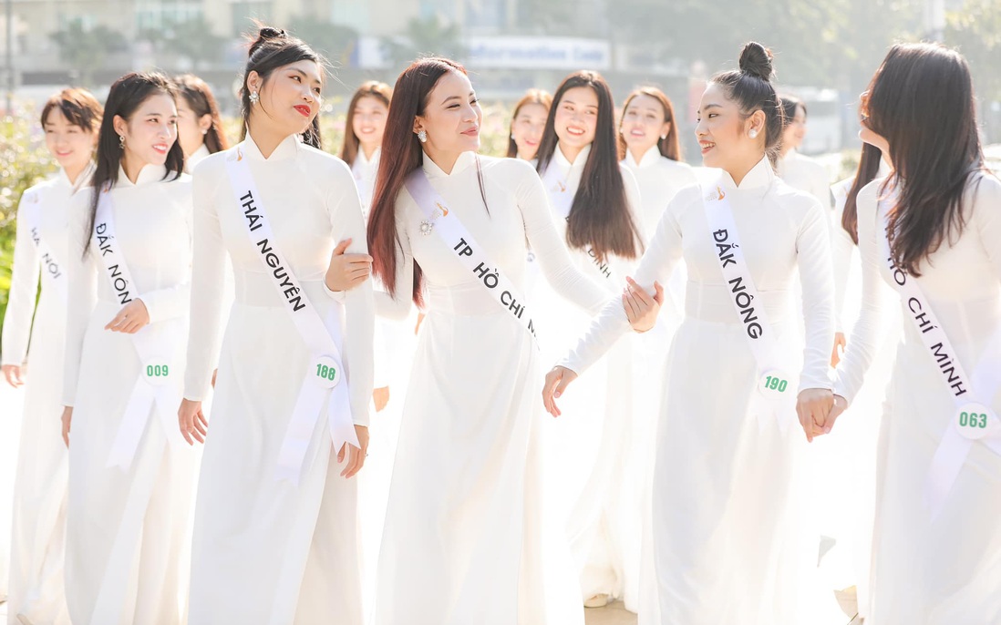 Ban tổ chức Hoa khôi Du lịch Việt Nam 2020 thu hồi toàn bộ dải băng đeo sai chính tả của các thí sinh  
