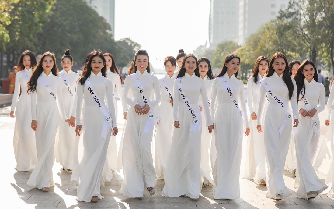 Sai sót kỳ lạ ở dải băng đeo của thí sinh Hoa khôi Du lịch Việt Nam 2020