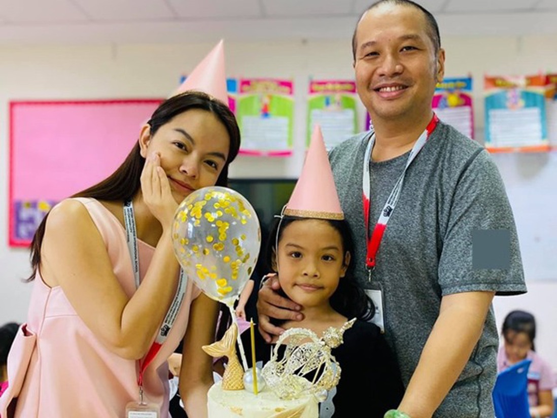 Phạm Quỳnh Anh cùng chồng cũ tổ chức sinh nhật, thể hiện tình cảm với con gái ở lớp học
