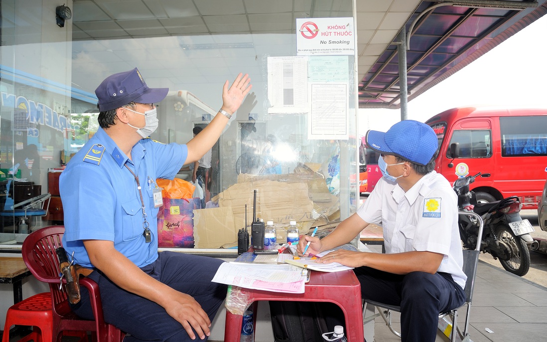 Làm gì để phụ nữ và trẻ em giảm tỉ lệ hút thuốc lá thụ động ở nơi công cộng?