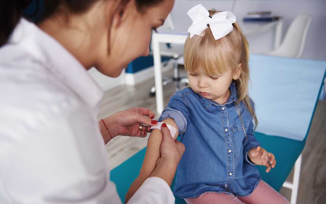 Tiêm vaccine phòng cúm cho trẻ nhỏ: Phụ huynh cần biết một số lưu ý