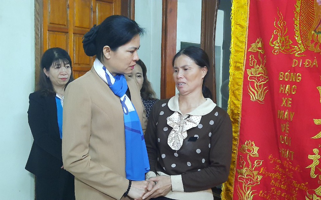 Chủ tịch Hội LHPN Việt Nam thăm hỏi thân nhân liệt sĩ, phụ nữ, trẻ em bị ảnh hưởng bởi bão lụt ở Quảng Trị
