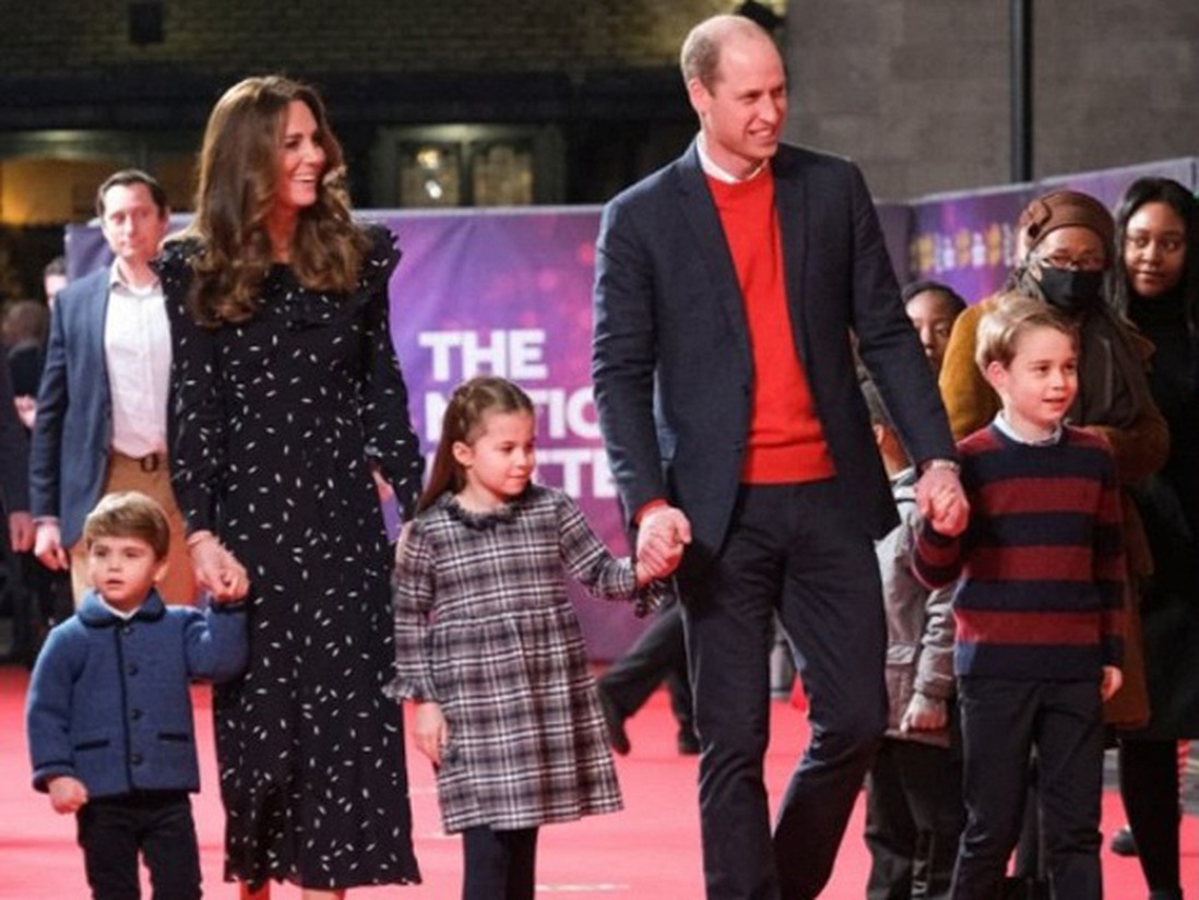 Vợ chồng Hoàng tử Anh đi thảm đỏ nhưng 3 nhóc tì hoàng gia chiếm trọn "spotlight" của bố mẹ