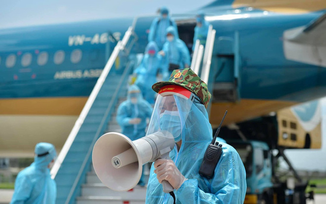 Vụ tiếp viên hàng không để lây nhiễm COVID-19: Tạm đình chỉ công tác trưởng đoàn tiếp viên Vietnam Airlines