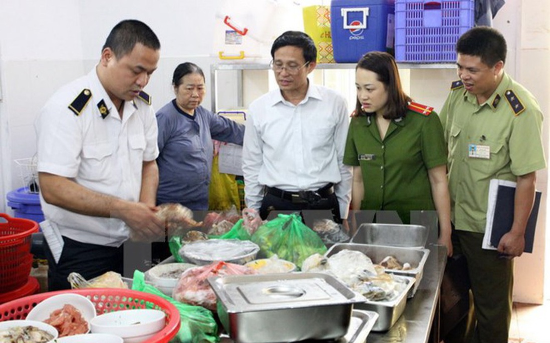 An toàn thực phẩm dịp Tết: Kiểm nghiệm tại chỗ để phát hiện sai phạm