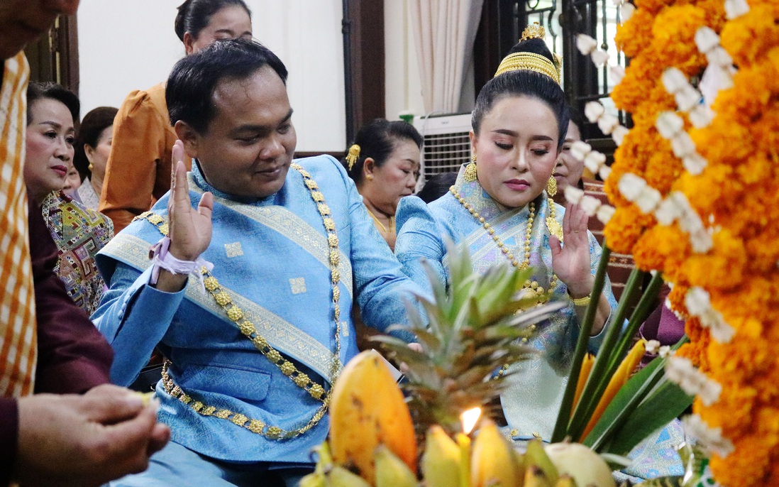 Độc đáo phong tục cưới xin của người Lào, cô dâu chú rể động phòng ở nhà gái