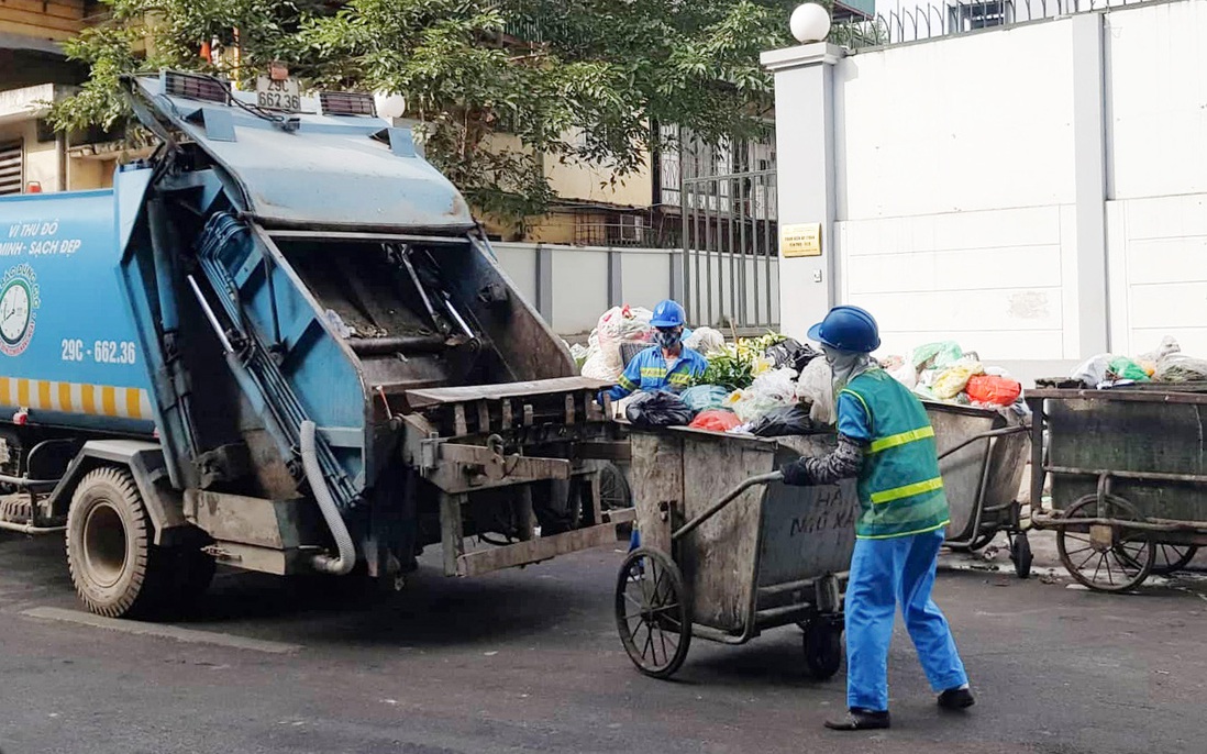 UBND phường Trúc Bạch phản hồi về điểm tập kết rác trên phố Châu Long