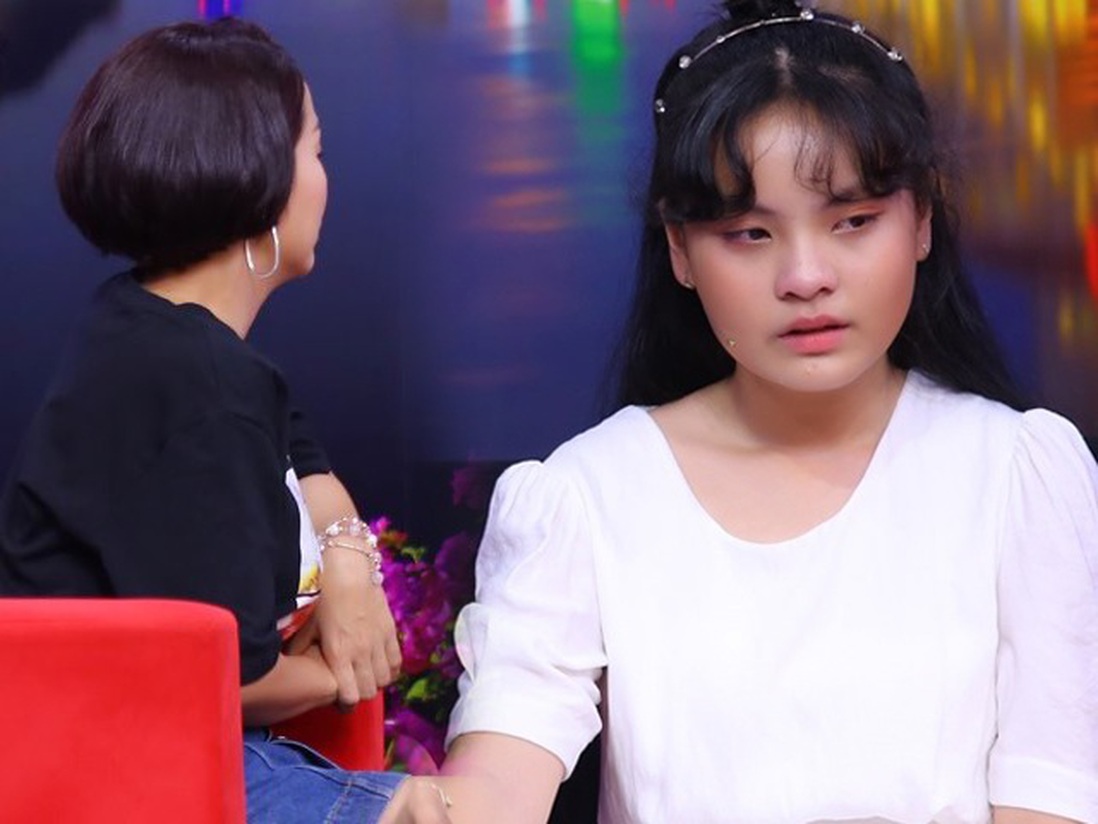 Ốc Thanh Vân trách phụ huynh để con gái 13 tuổi u uất, lục đục trước mặt con