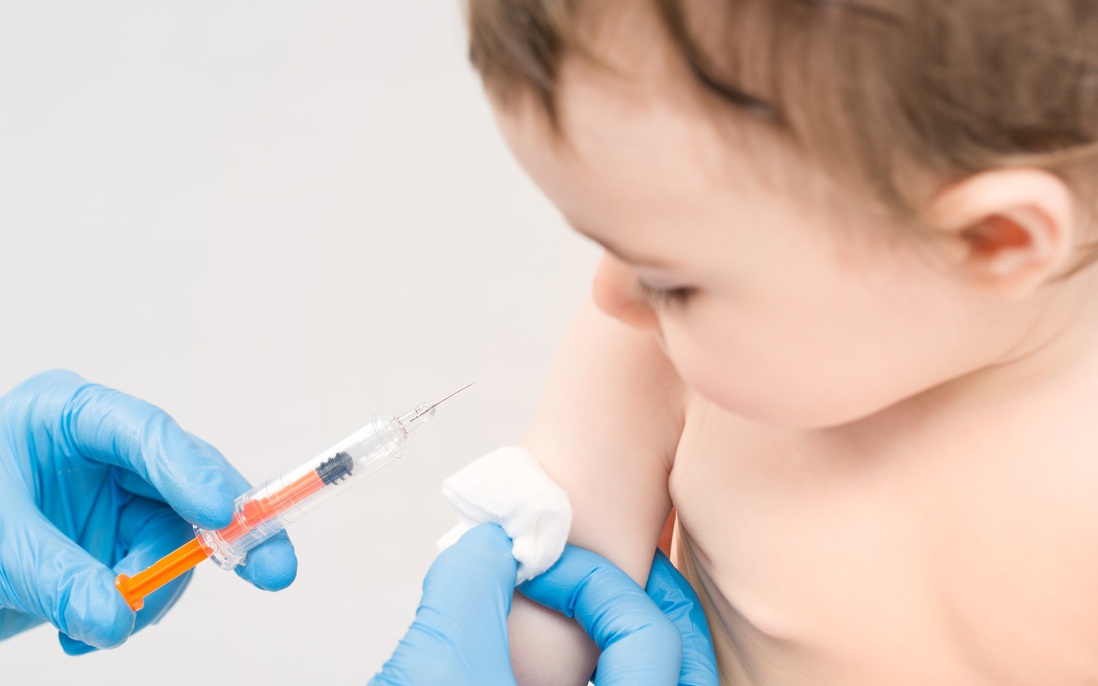 Thời tiết chuyển mùa, tiêm vaccine đúng thời điểm đem lại hiệu quả tăng miễn dịch cho trẻ nhỏ