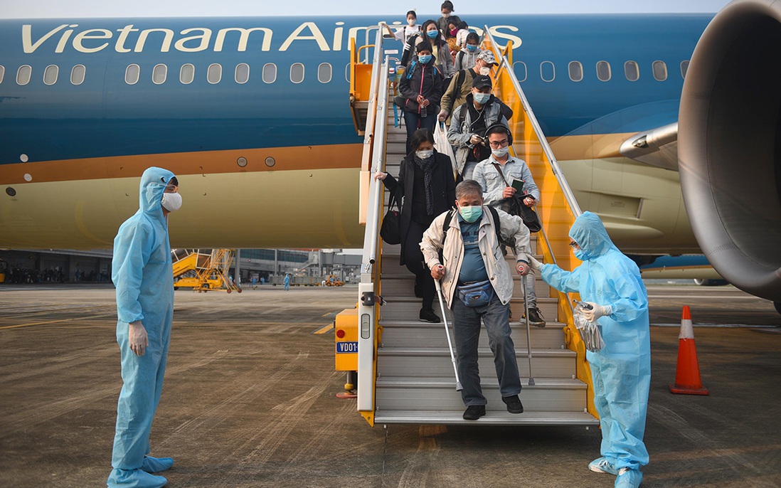 Bộ Giao thông Vận tải yêu cầu Vietnam Airlines kiểm điểm rõ trách nhiệm vụ vi phạm quy chế cách ly