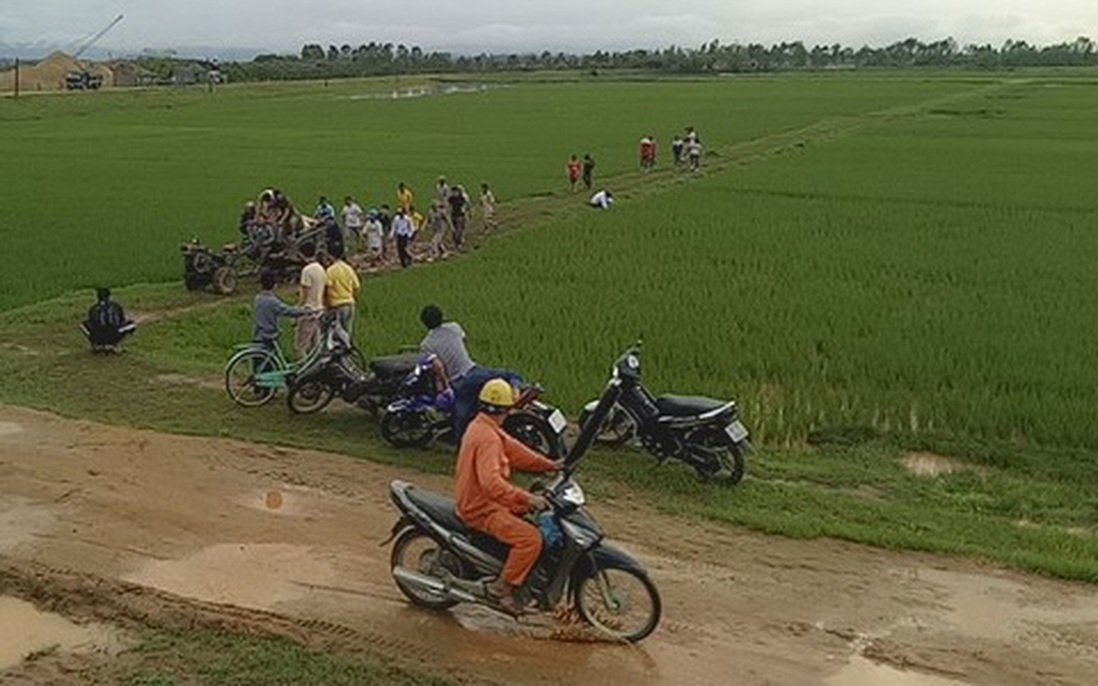 Nghệ An: Giúp vợ kéo lúa để chạy mưa, người đàn ông bị sét đánh tử vong