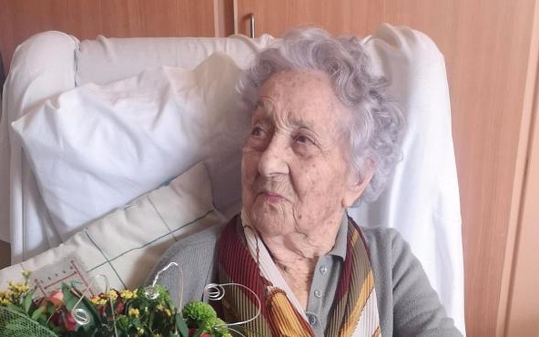 Cụ bà cao tuổi nhất thế giới chiến thắng Covid-19 với chỉ bằng chữa trị tại nhà