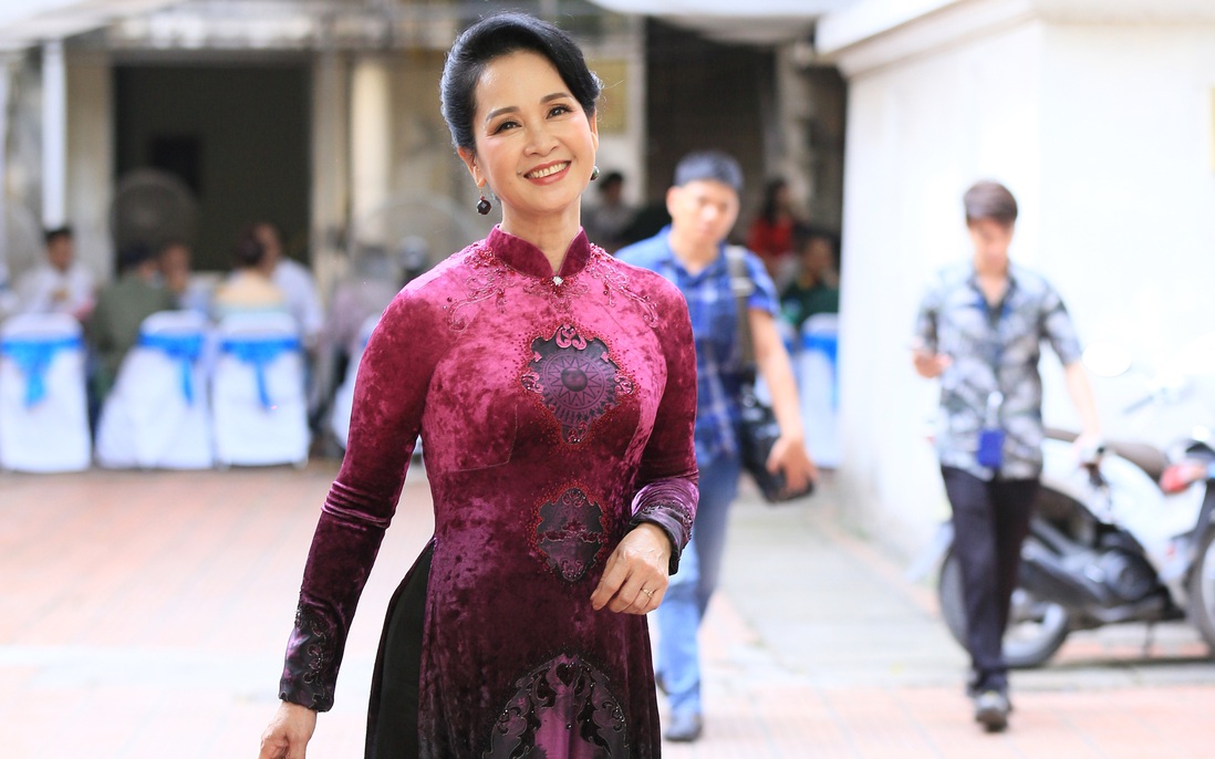 NSND Lan Hương diện áo dài quảng bá di sản Việt Nam