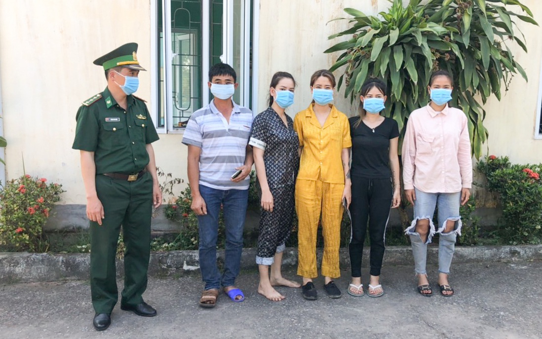 Quảng Ninh: Bắt quả tang 4 cô gái và 1 nam thanh niên chuẩn bị vượt biên trái phép