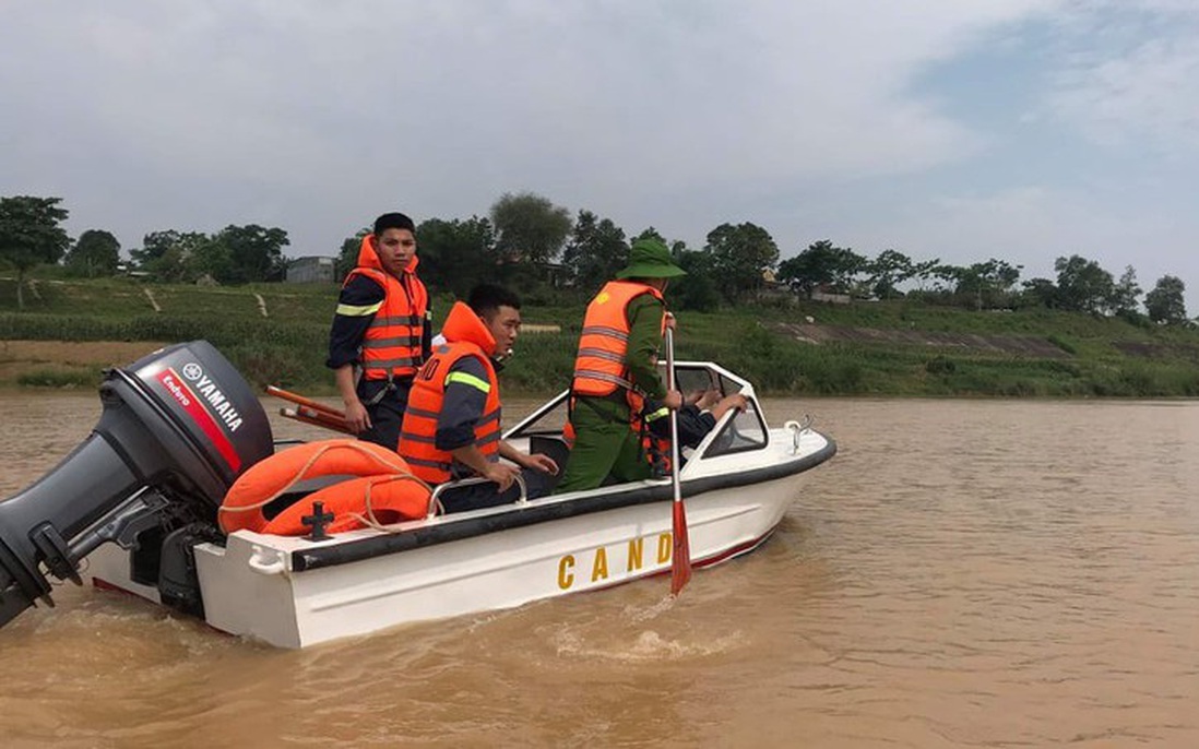 Cậu bé lớp 4 đuối nước tử vong khi theo 2 anh ra tắm sông Lam