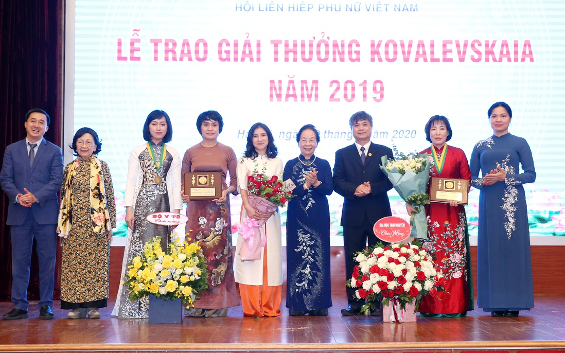 Trao Giải thưởng Kovalevskaia năm 2019 cho 1 tập thể, 1 cá nhân nhà khoa học nữ