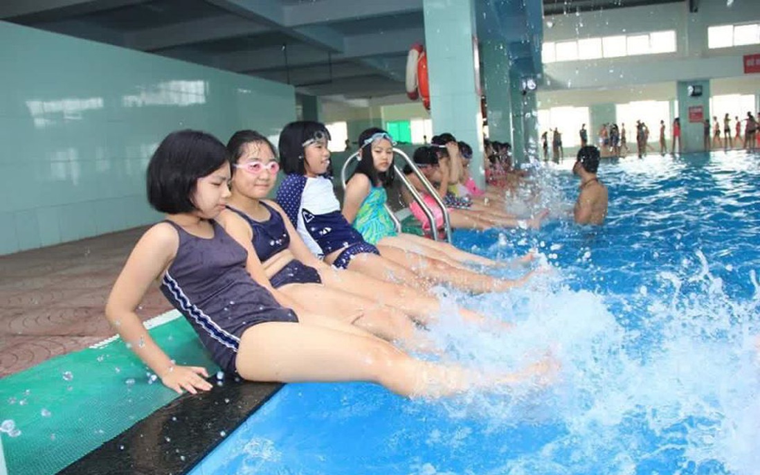 Hàng loạt bể bơi khuyến mãi "khủng" chào hè với mức giá chỉ 20k-30k