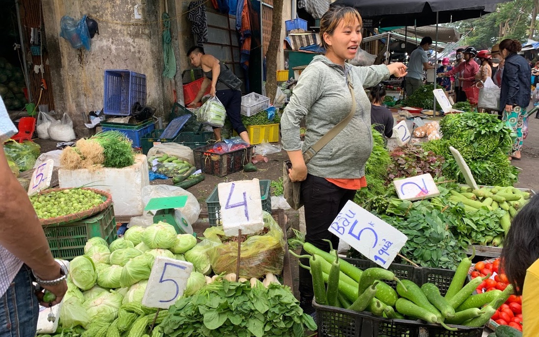 Chỉ với 50 ngàn đồng, bà nội trợ Hà Nội có thể mua 10 loại rau củ sau cho gia đình 4 người lớn ăn thoải mái ăn trong vòng 1 tuần