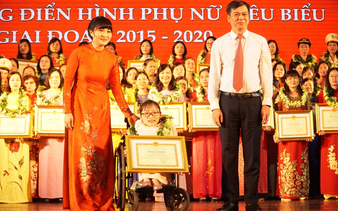 Những hình ảnh tại Hội nghị biểu dương điển hình phụ nữ tỉnh Nam Định